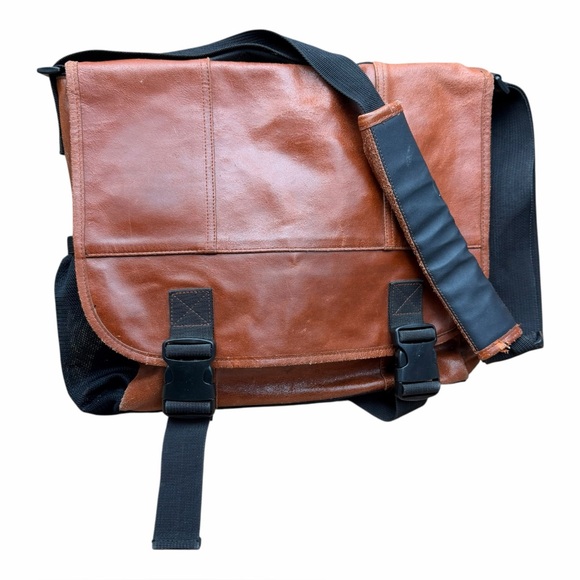 Wilsons Leather Other - Vintage Wilsons Leather Cross Body Messenger Bag Brown Leather Messenger Bag